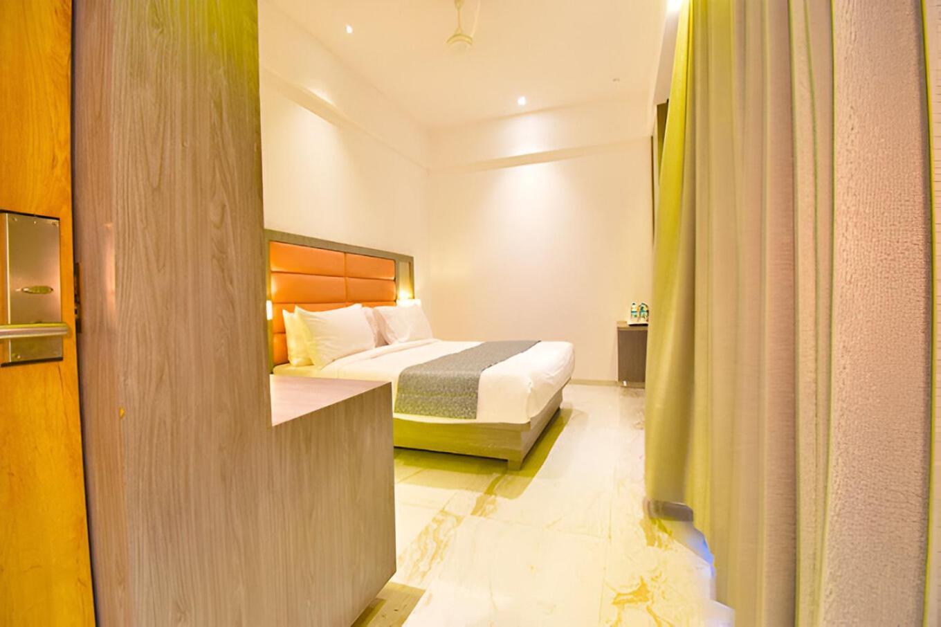 Glitz Hotels La Dahlia - Premium Thane Exterior foto